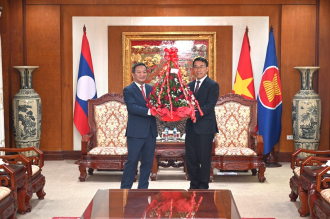 Head of LPRP External Relations Committee Congratulates Vietnamese Ambassador to Laos